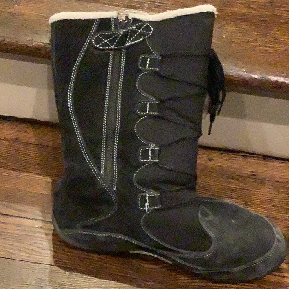 Merrell women’s black winter boots. Size 6